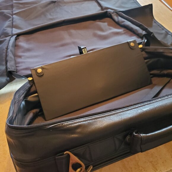 Briefcase Leather Carry On / Garment Bag Carry On luggage - Picture 9 of 16